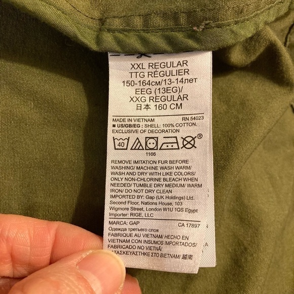 Gap kids zip up green cargo jacket with hood. - Picture 9 of 10